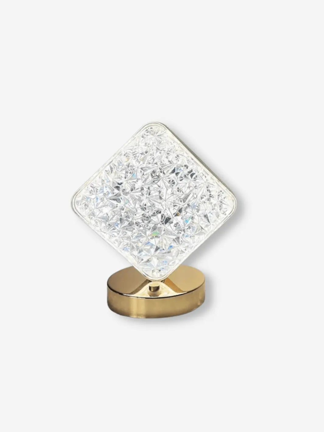 lampe de chevet cristal sur socle dore en forme de cube losange