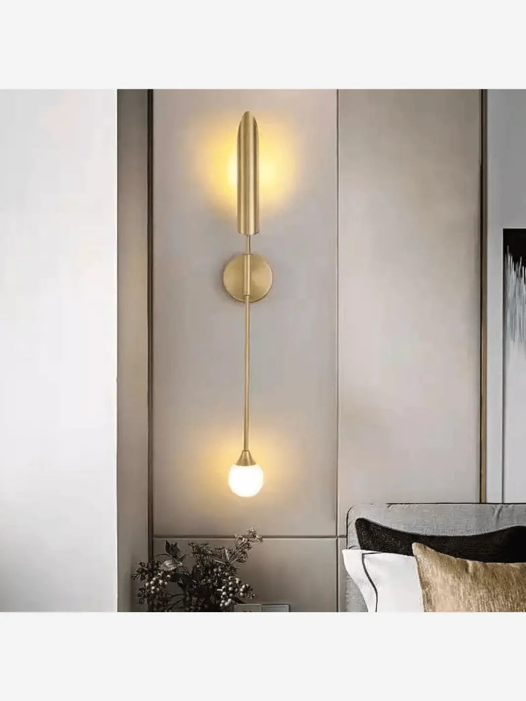 lampe de chevet murale doree tres moderne a la forme originale design et luxueuse