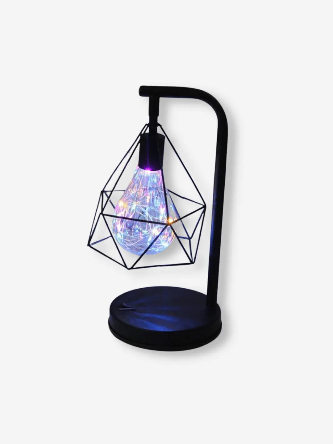 lampe de chevet industrielle usb noire avec ampoule multicolore rappelant un lampadaire avec un abat jour de forme geometrique originale