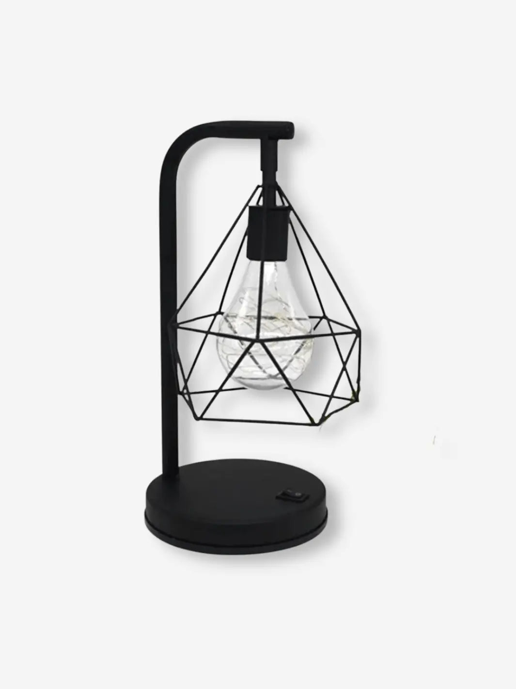 lampe de chevet industrielle usb noire rappelant un lampadaire avec un abat jour de forme geometrique originale