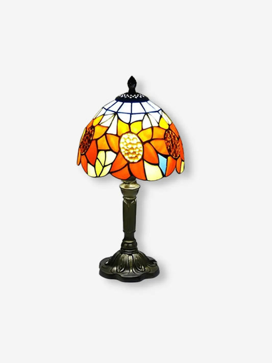 lampe de chevet tiffany vintage a l abat jour colore grace a ses mosaiques et au pied bronze