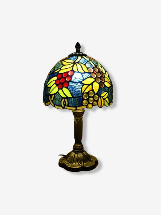 lampe de chevet tiffany vintage a l abat jour colore grace a ses mosaiques et au pied bronze